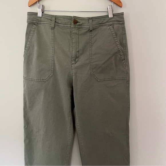 GAP Girlfriend Khaki Green Chinos Pants Relaxed Fit - Picture 3 of 9